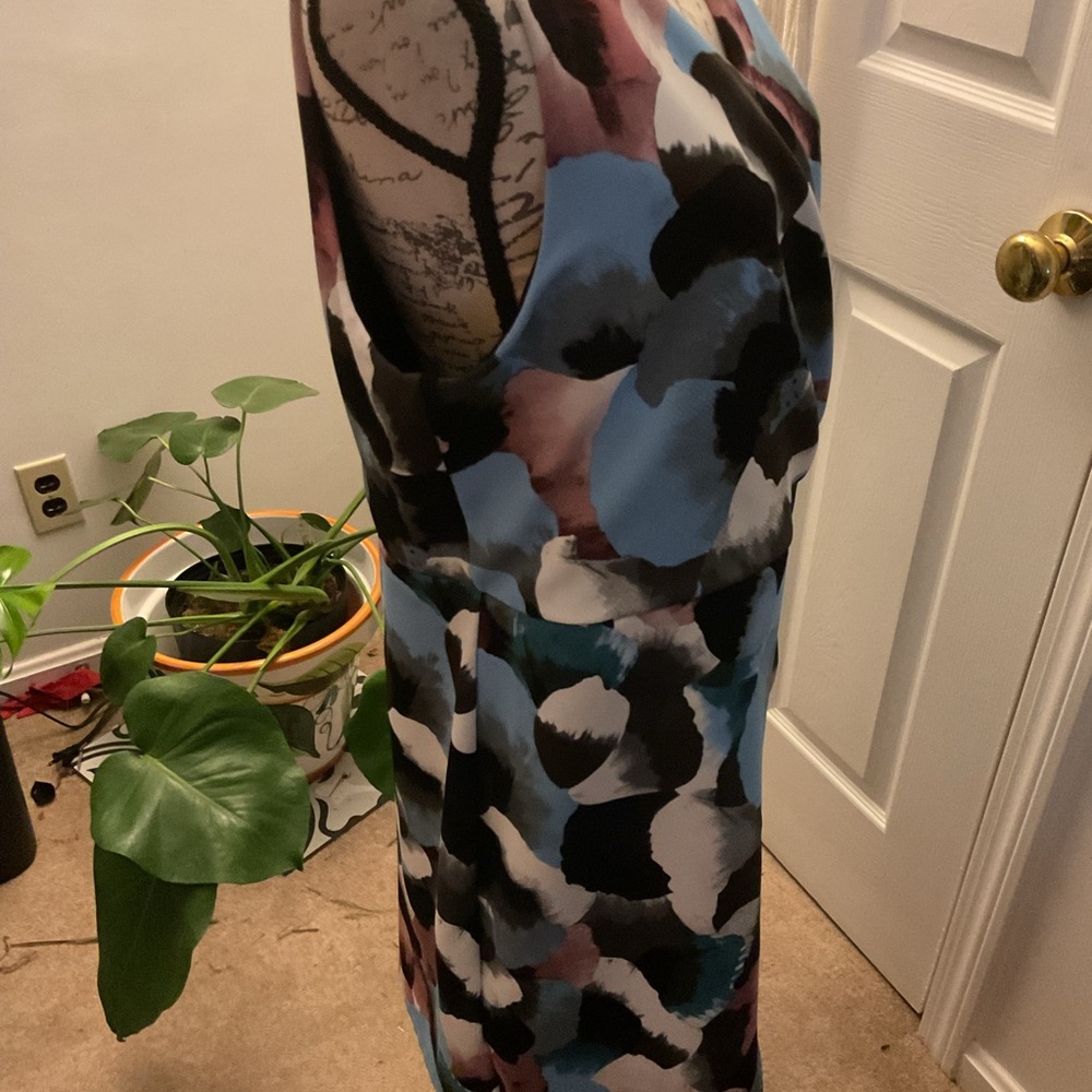 Chic Abstract Print Midi Dress